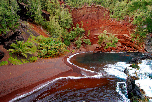 Anniversary Destinations USA: Kaihalulu Bay Hawaii