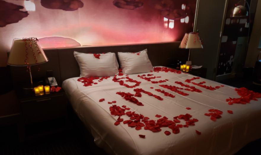 romantic hotel room ideas for him