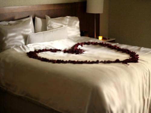 Romantic Hotel Room Decoration Service Uberoom
